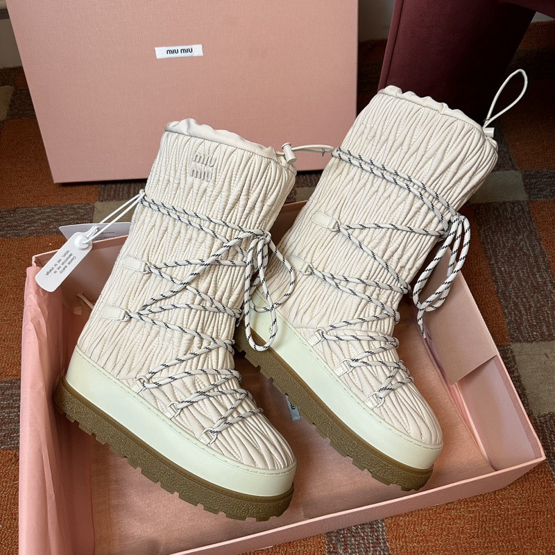 M1um1u sneaker