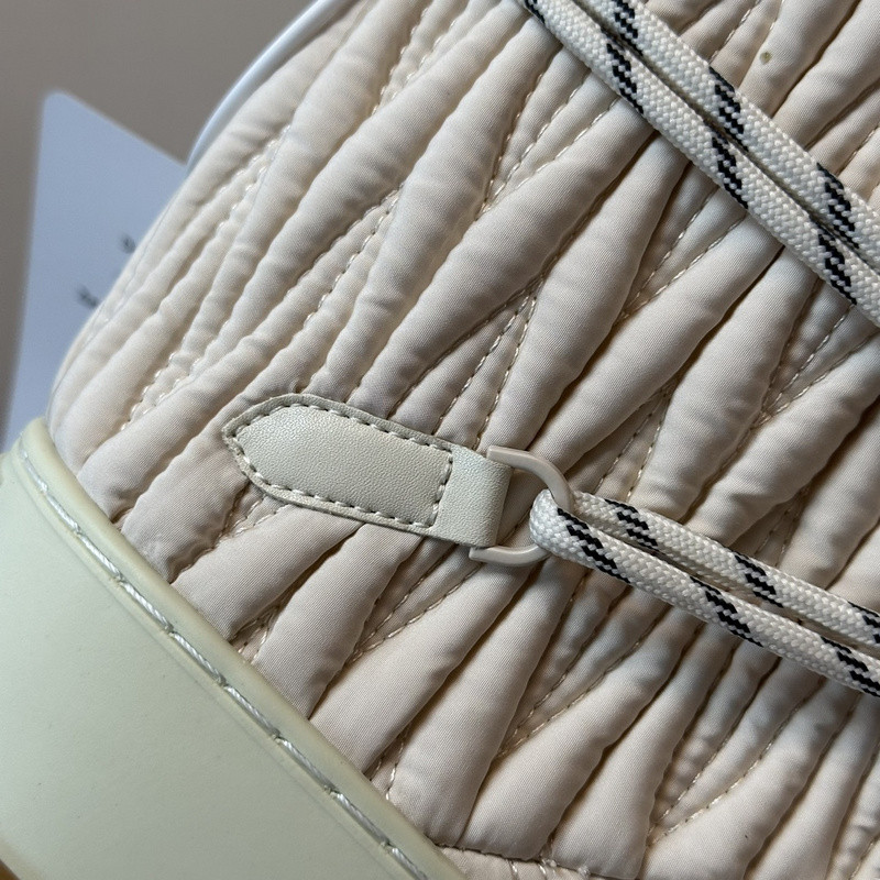 M1um1u sneaker