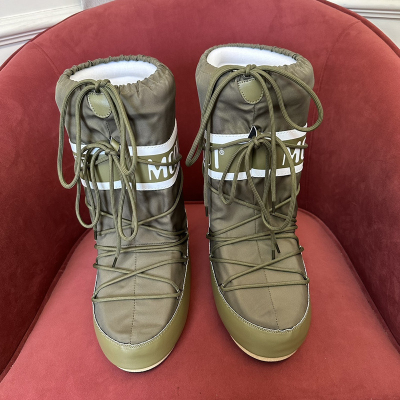 mOON bOOT