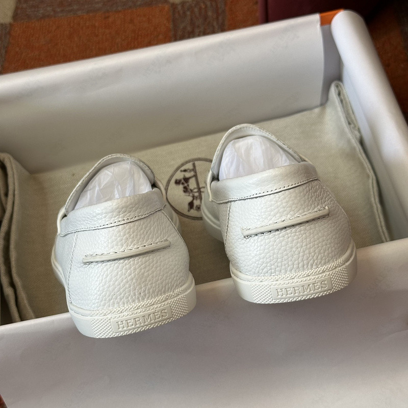 H**me5 sneaker