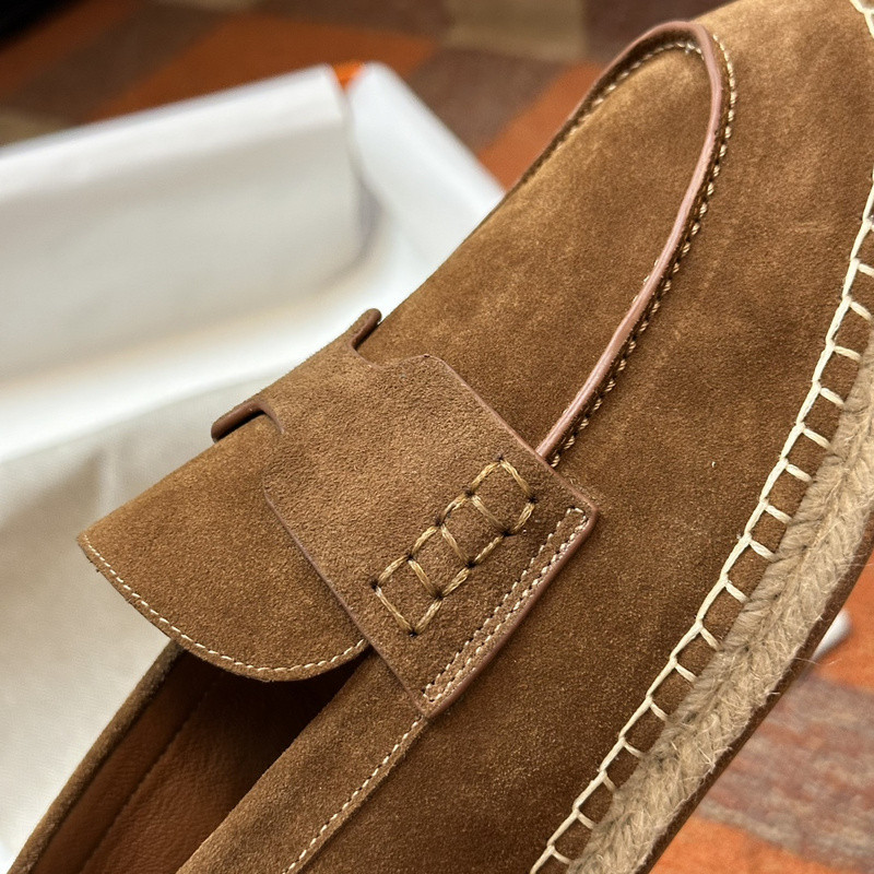 H**me5 sneaker