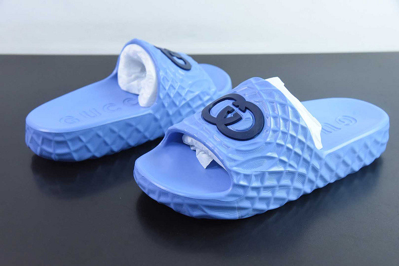 G*u*i sandals