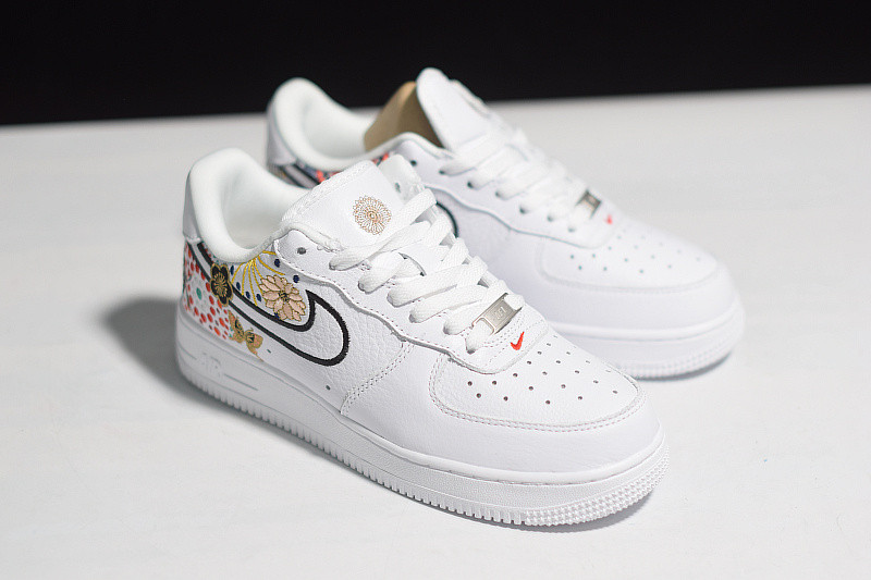 NIKE AIR FORCE 1 07