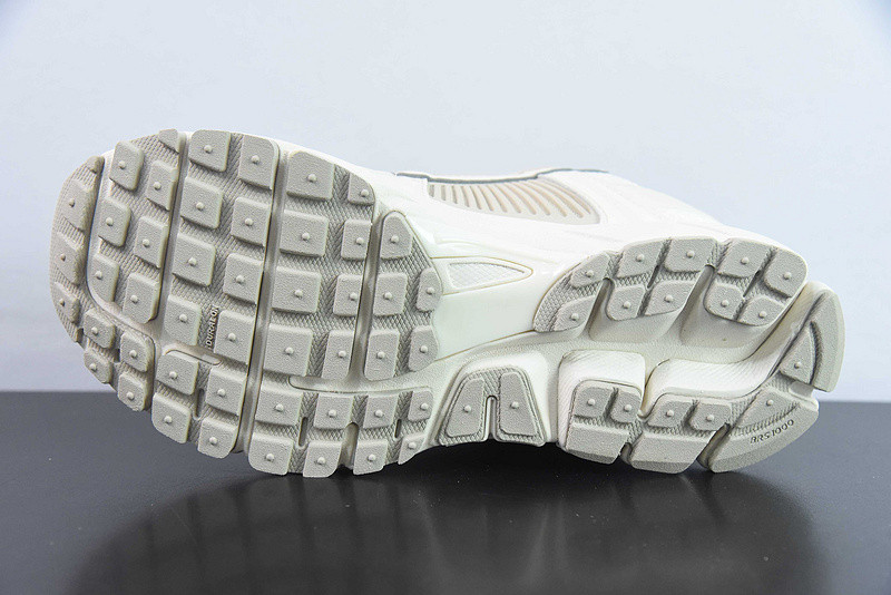 Nike Zoom Vomero 5 "Tan/Sail" FQ6868-111