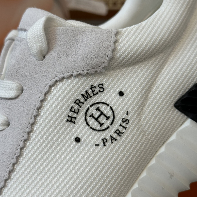 H**me5 sneaker