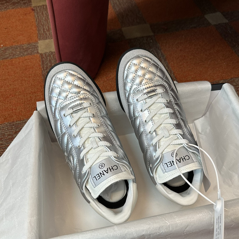 Ch**el sneaker