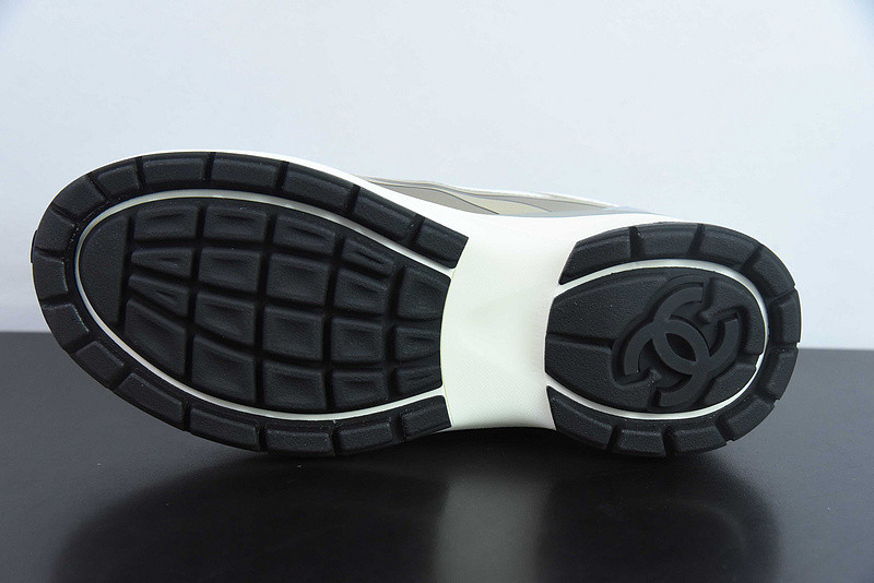 Ch**el sneaker