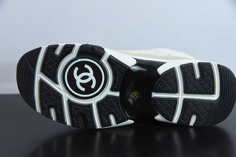 Ch**el sneaker