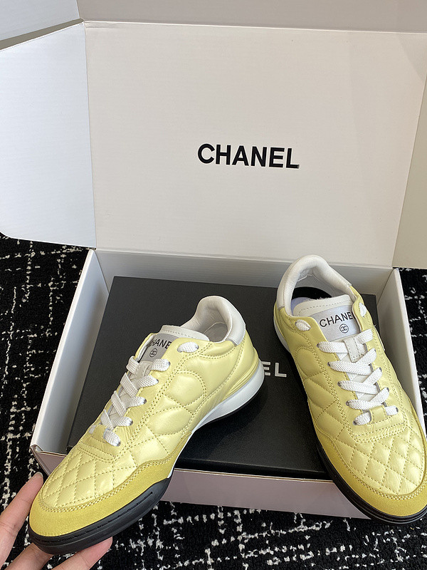 Ch**el sneaker