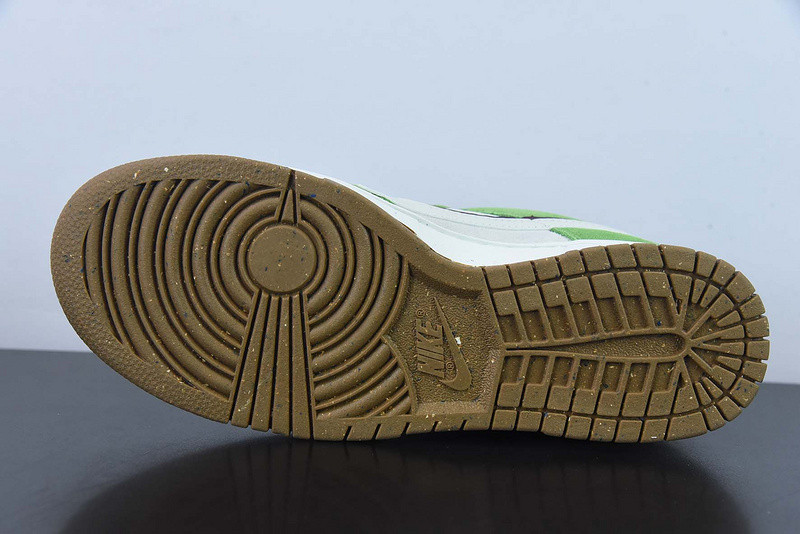 NIKE Dunk Low SE“85” Vlad DO9457-103