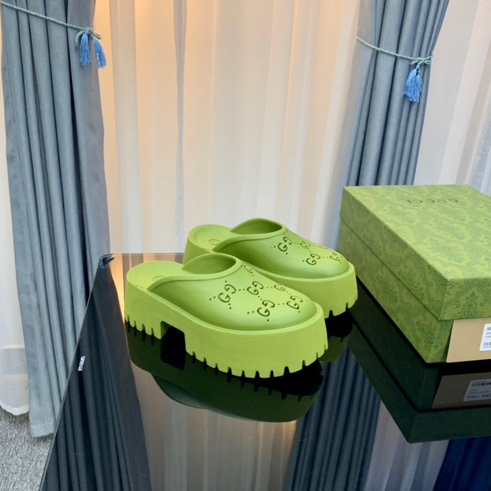 G*u*i sandals high