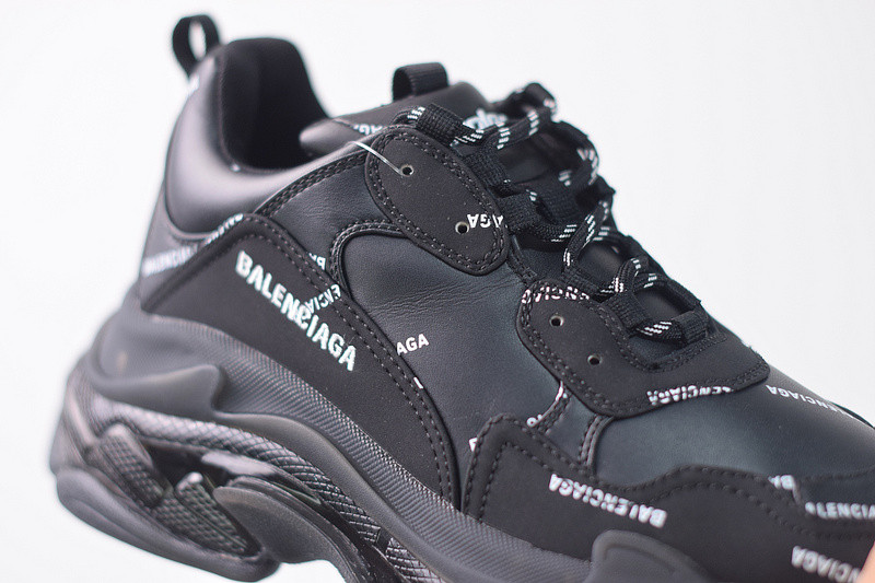 BC TRIPLE S TRAINER  524039 W06E1 2021