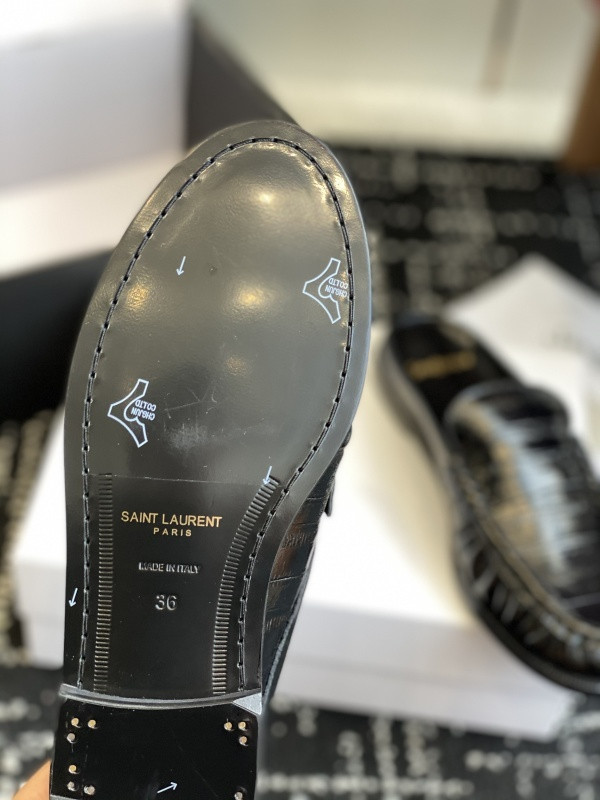 Sa1nt Lau*nt sneaker