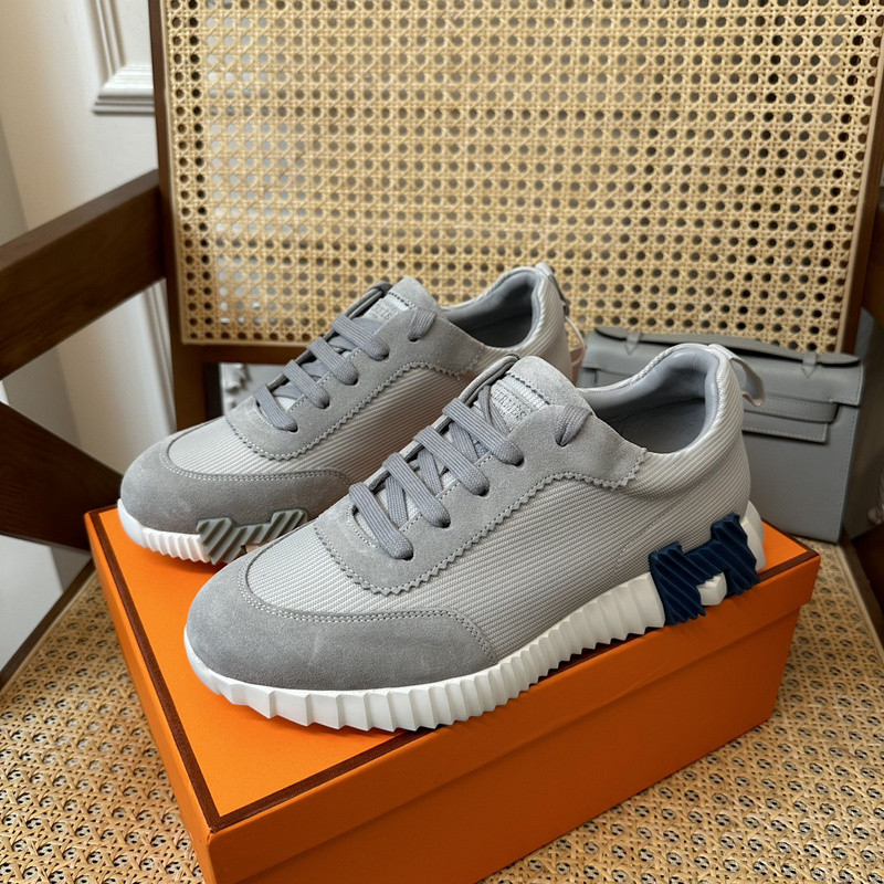 H**me5 sneaker