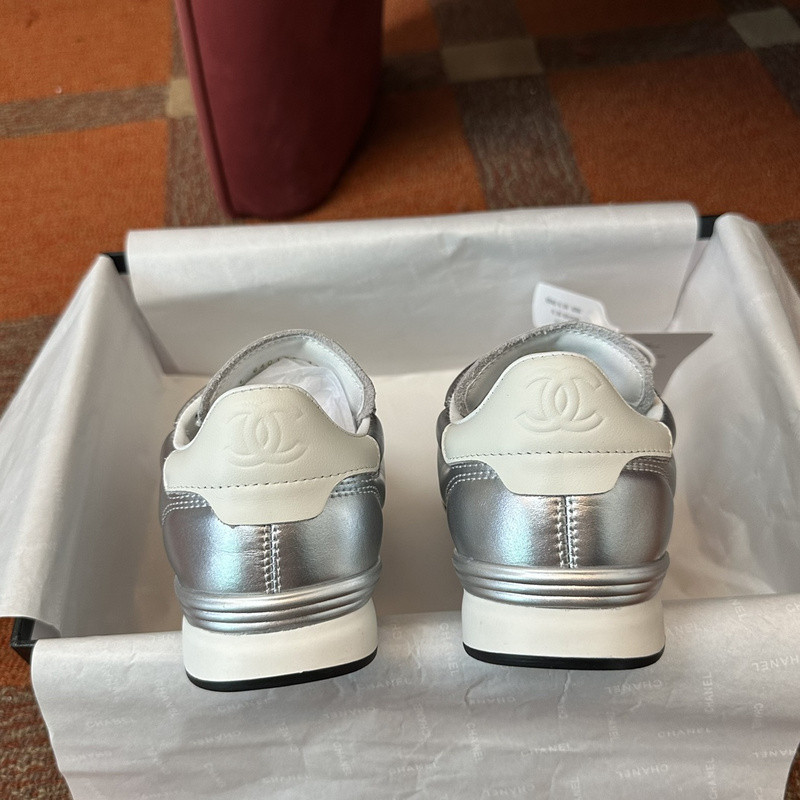 Ch**el sneaker