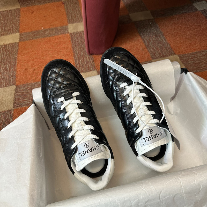 Ch**el sneaker
