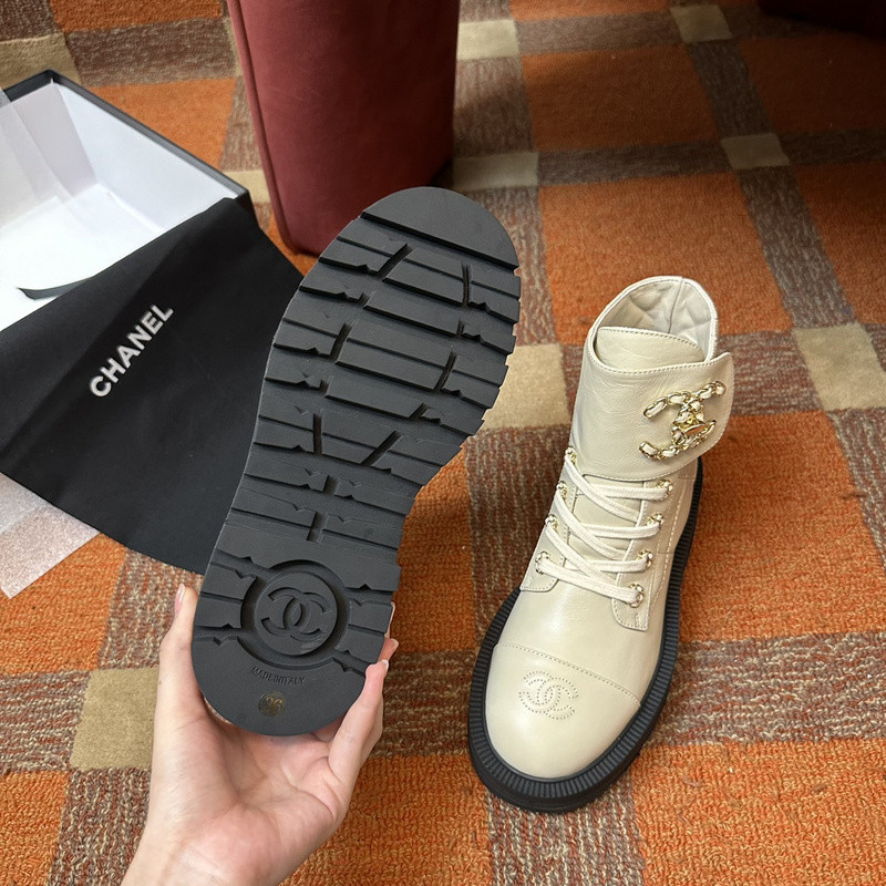 Ch**el sneaker