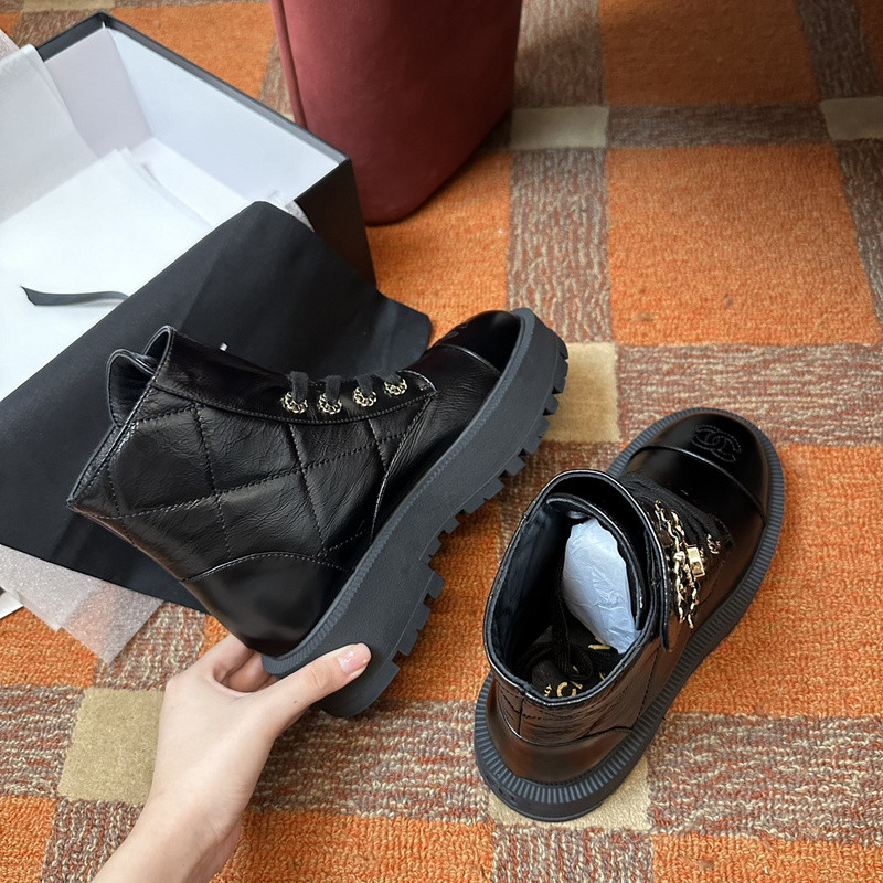 Ch**el sneaker