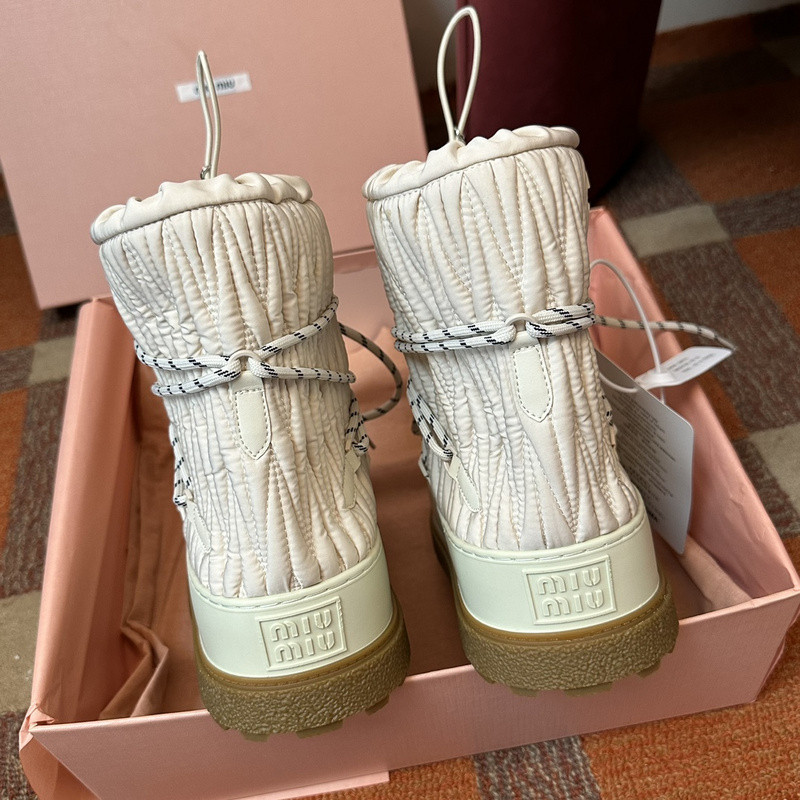 M1um1u sneaker