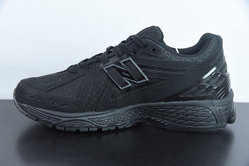 new Ba1an*e sneaker