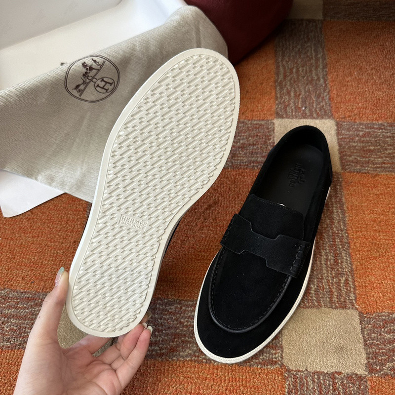 H**me5 sneaker
