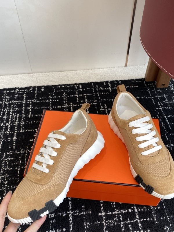 H**me5 sneaker