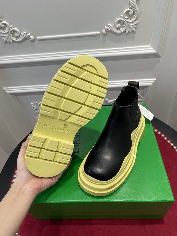 b0tte*a Ven*ta sneaker