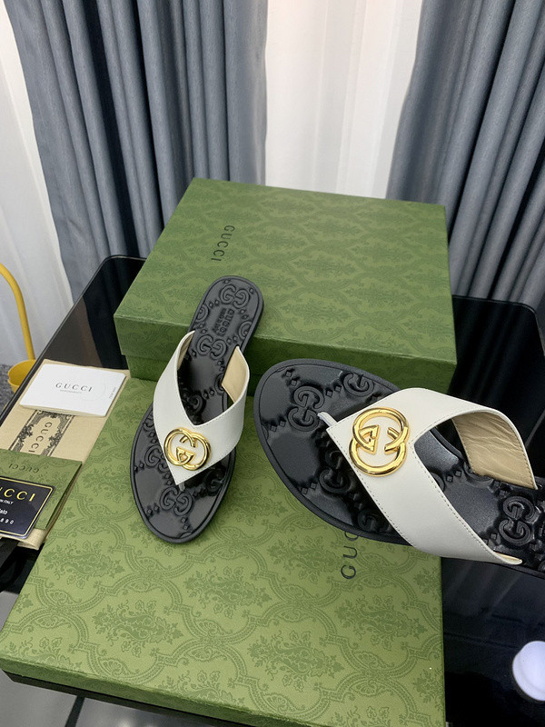G*u*i sandals