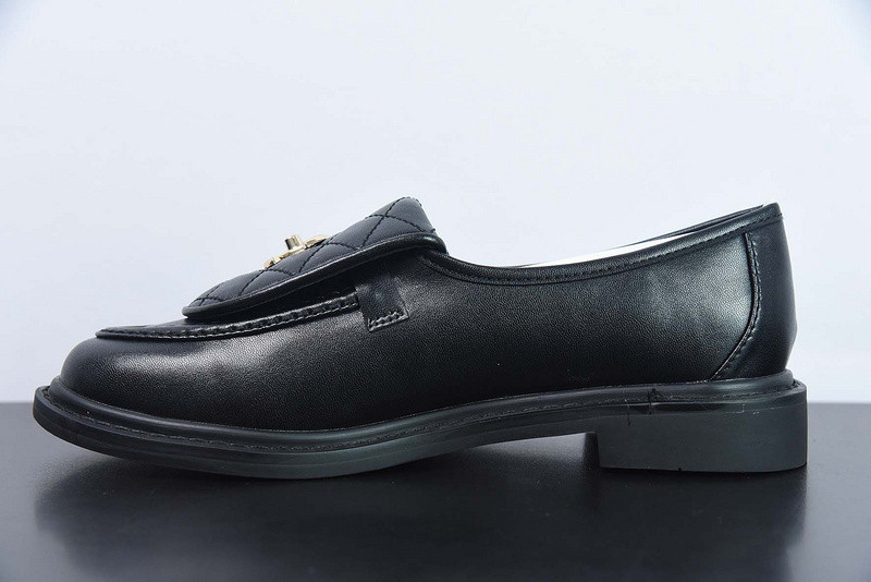 Ch**el sneaker