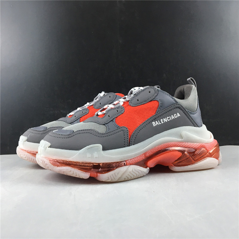 BC TRIPLE S TRAINER  541624 W09O1 2262