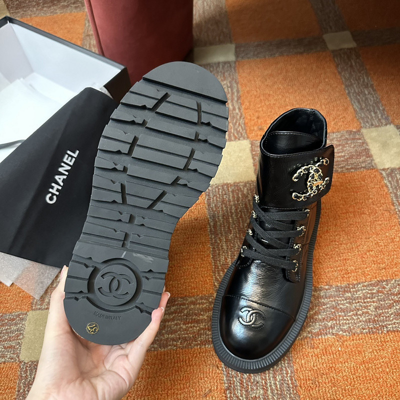 Ch**el sneaker