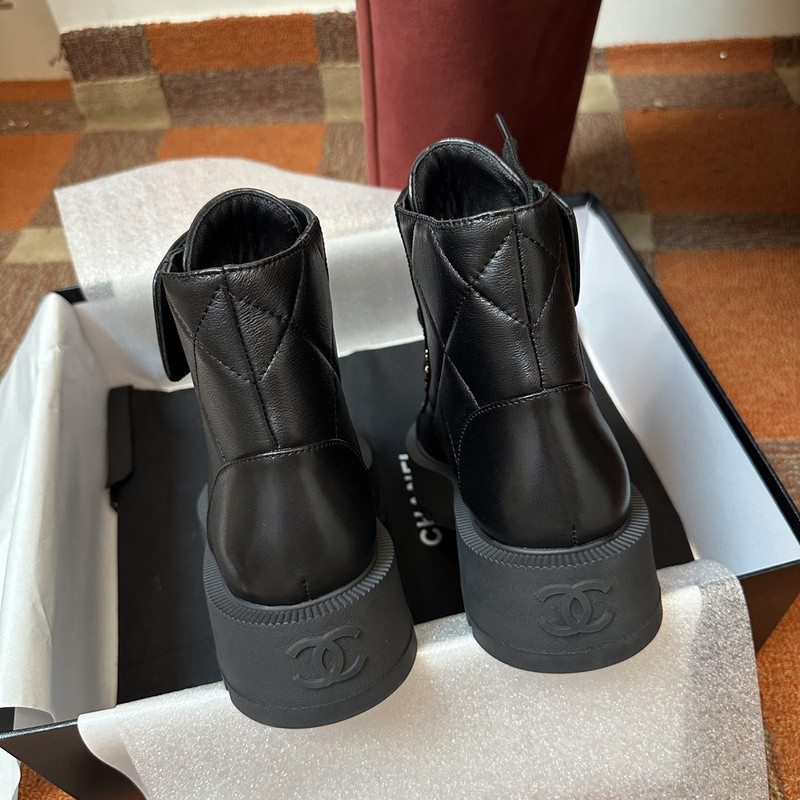 Ch**el sneaker