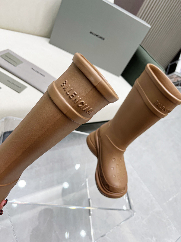 Cr*0*s™ boot in beige