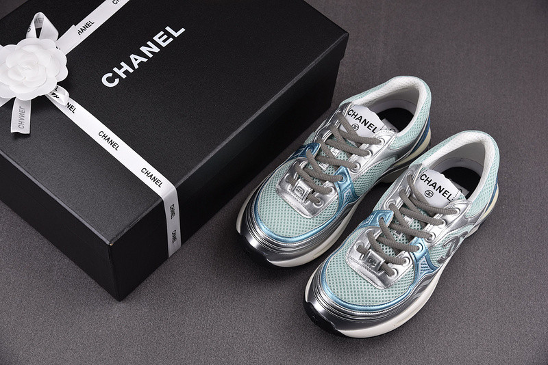 Ch**el sneaker