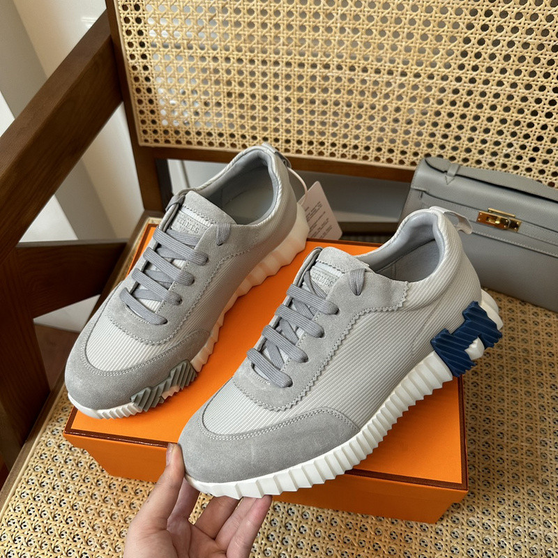 H**me5 sneaker