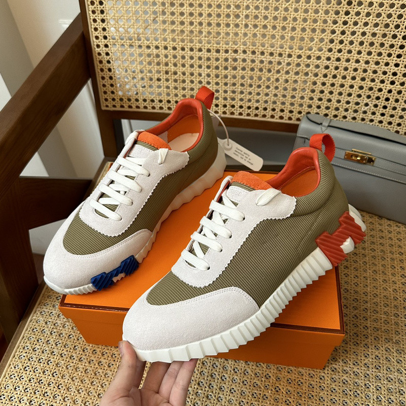H**me5 sneaker