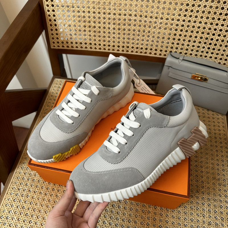 H**me5 sneaker
