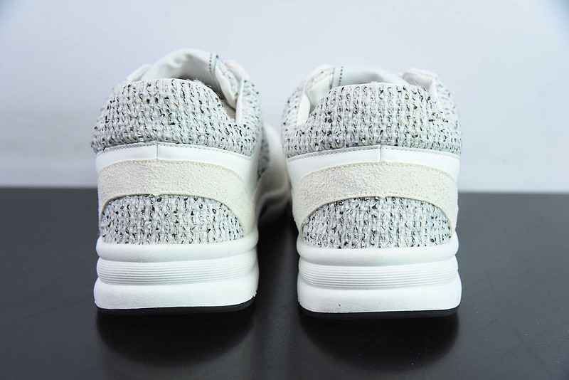 Ch**el sneaker