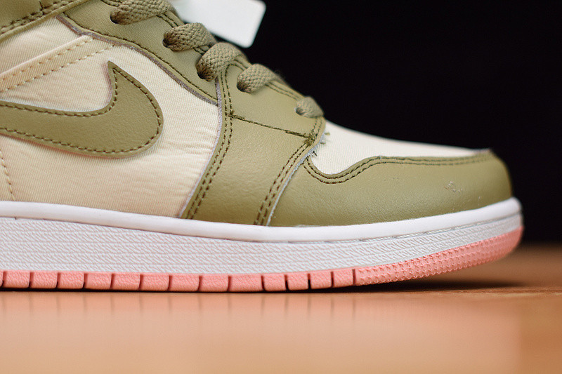 AIR JORDAN 1 MID TROOPER BLEACHED CORAL (GS) 555112-225
