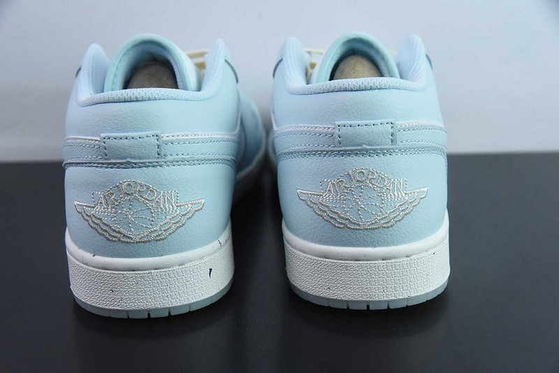 Air Jordan 1 Low SE Glacier Blue Summit White HJ5999-400