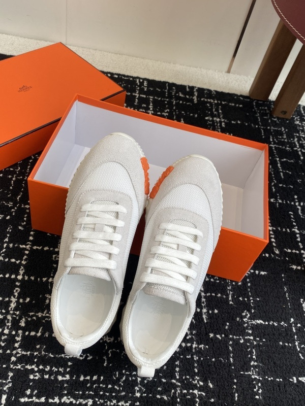H**me5 sneaker