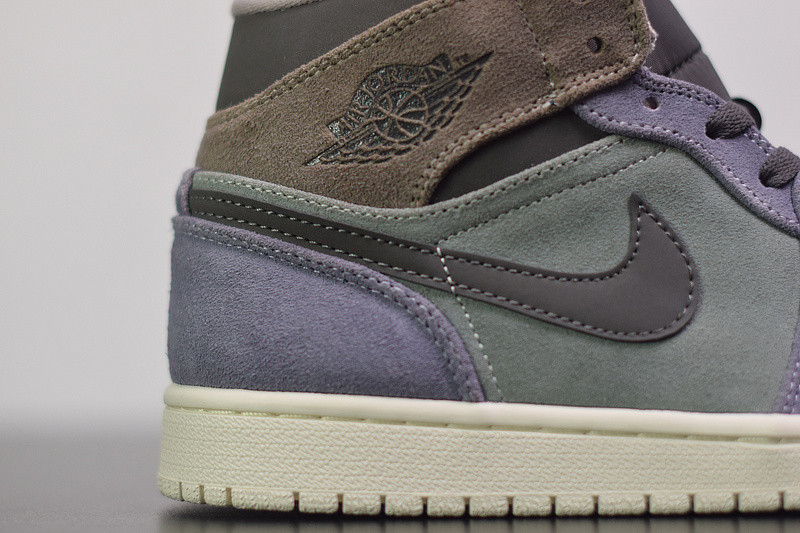 AIR JORDAN 1 MID 852542-203