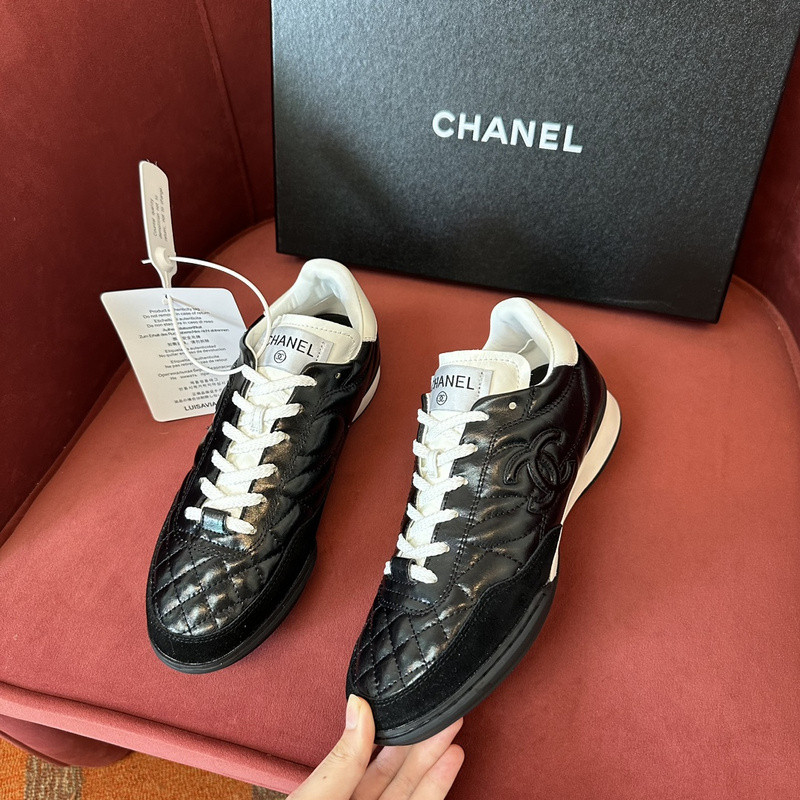 Ch**el sneaker