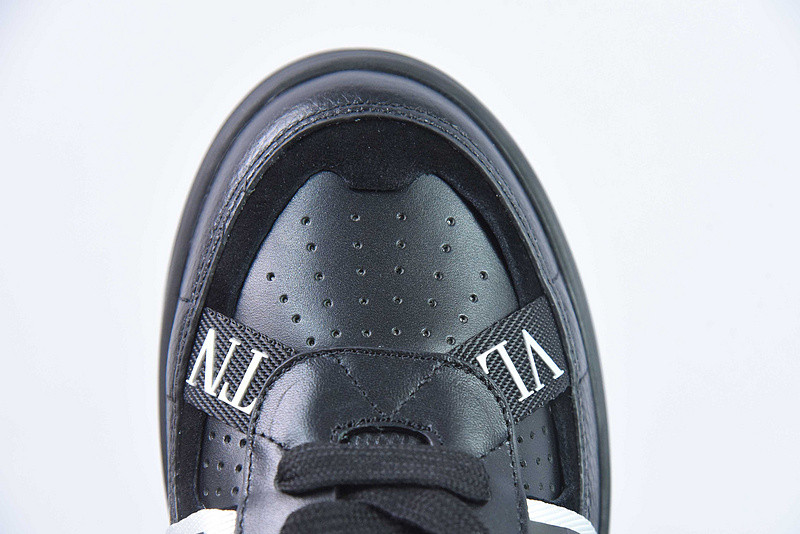 Va1e*ntin0 sneaker