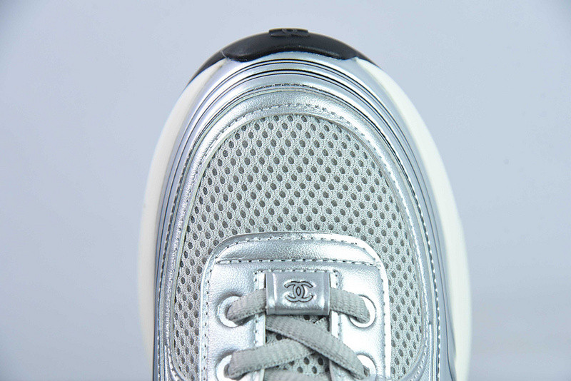 Ch**el sneaker