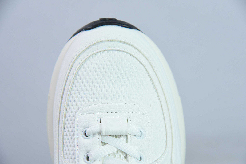 Ch**el sneaker