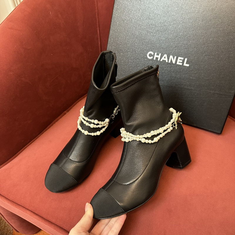 Ch**el sneaker