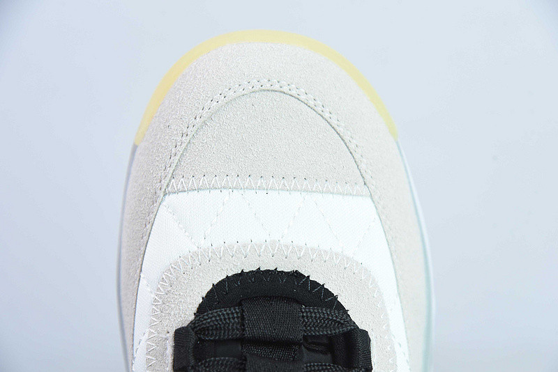 Ch**el sneaker