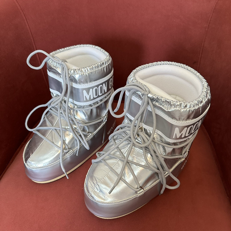 mOON bOOT