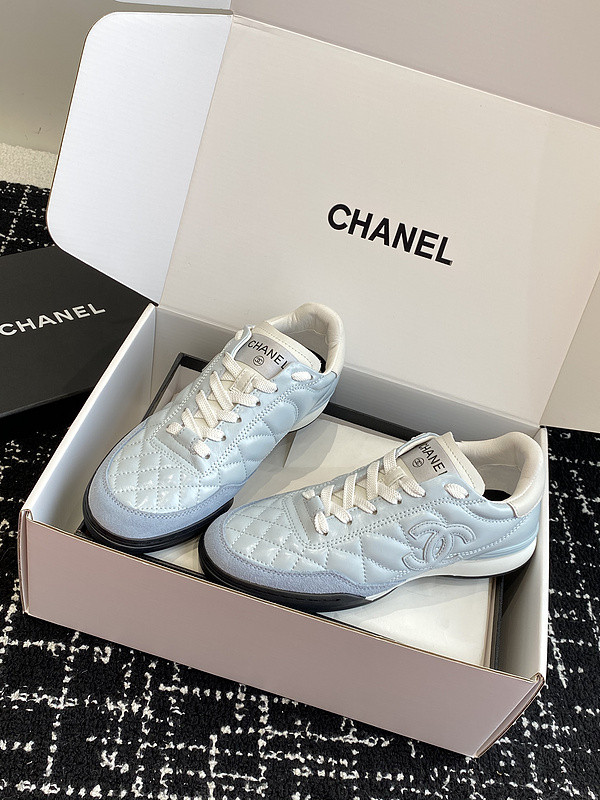 Ch**el sneaker